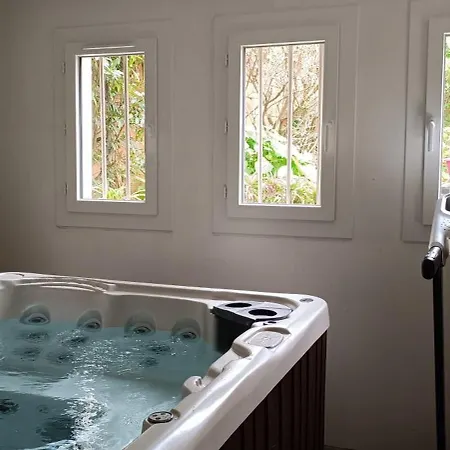 Quarto em Acomodações Particulares Comme A La Maison Pres De Paris