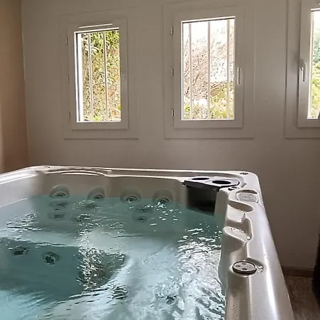 Quarto em Acomodações Particulares Comme A La Maison Pres De Paris